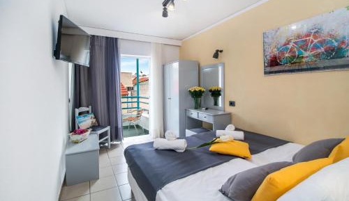 Studio (2 Adults)