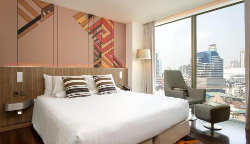 Superior King Room with City View