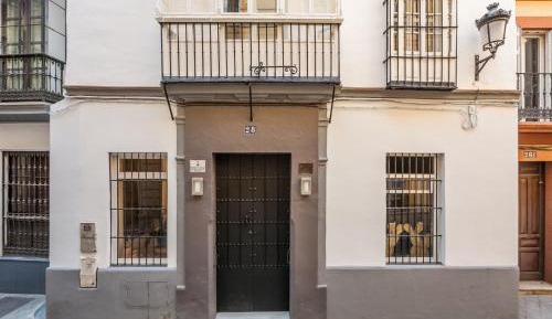 Apartment with Courtyard
