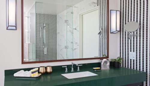 Junior King Suite with City View