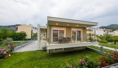 Villa with Garden View