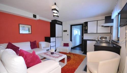 Apartment with Mountain View