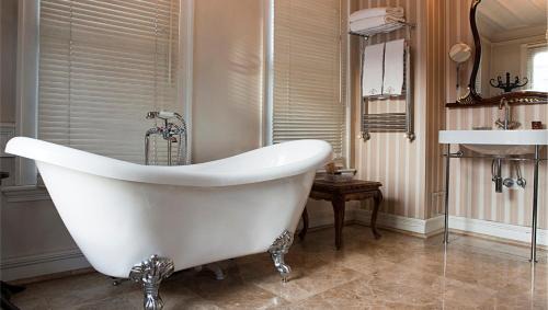 Junior Suite with Garden View