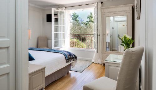 Double or Twin Room with Sea View