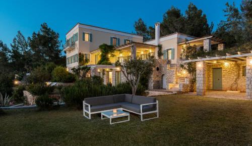 Seven-Bedroom Villa with Tennis Court - Beach Front