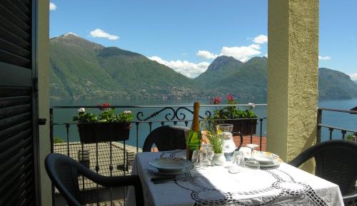 Apartment with Lake View