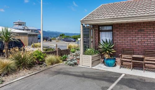 One-Bedroom Unit with View 