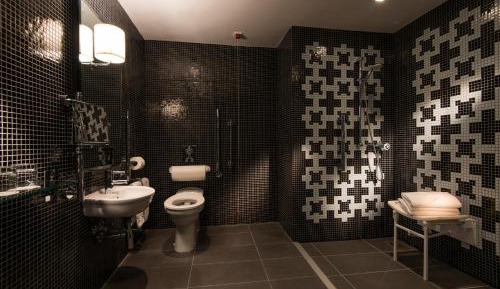 Standard Wheelchair Accessible Room