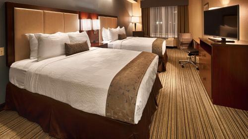 Queen Room with Two Queen Beds and Bath Tub - Mobility Access/Non-Smoking