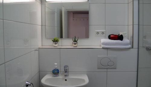 Studio, Twin Beds (2-3 Adults) 