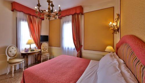 Classic Small Double Room with Canal View