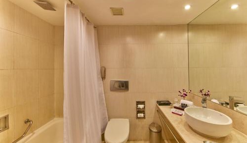 Executive Suite with bathtub & 10% Discount on Food & Beverages
