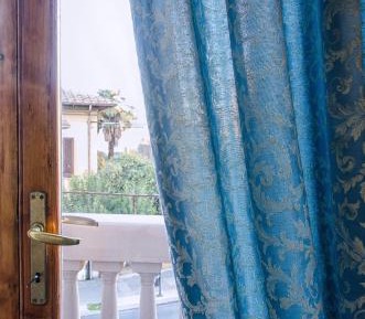 Two Separated Double Rooms with Private External Bathroom