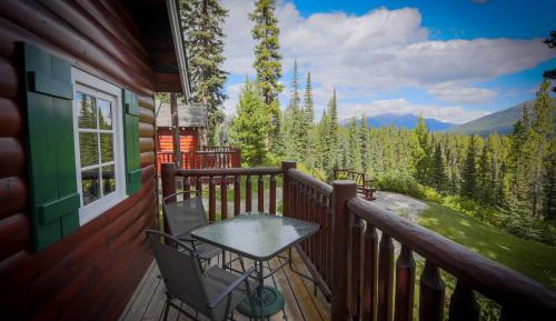 One-Bedroom Bungalow with Mountain View 