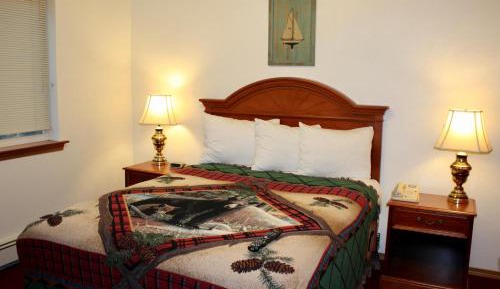 One-Bedroom Queen Suite