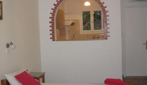 Elevated ground floor-No balcony