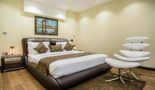 Deluxe One Bedroom Suite