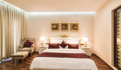 Premium Room with Pool View and Balcony