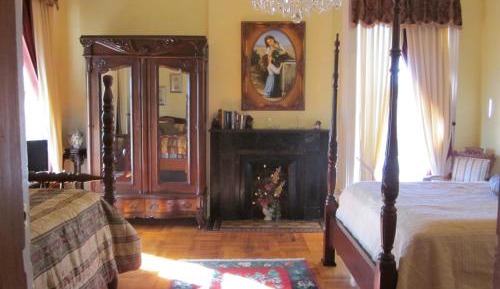 Queen Room with Double Bed