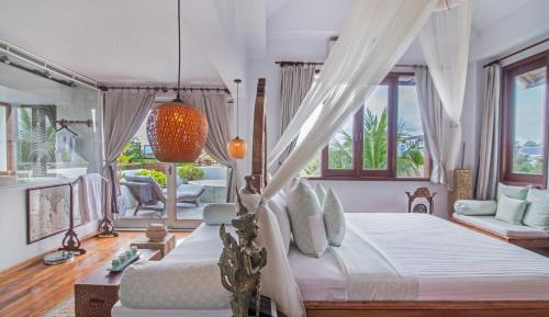 Honeymoon Suite with Outdoor Bathtub