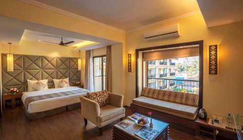 Deluxe Suite with Pool View