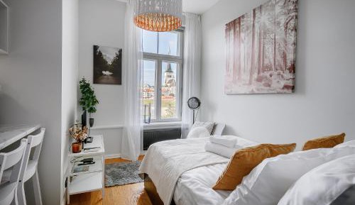 One-Bedroom Apartment with City View