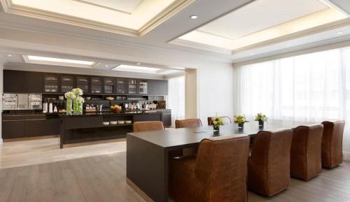 Fairmont Gold Room with One King Bed - Hearing/Mobility Accessible Tub