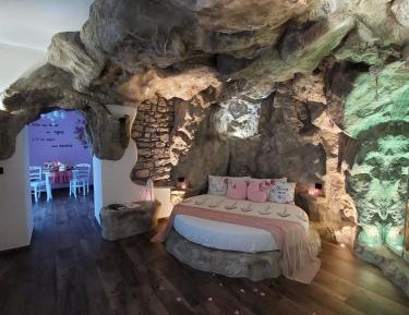 Suite with Hot Tub