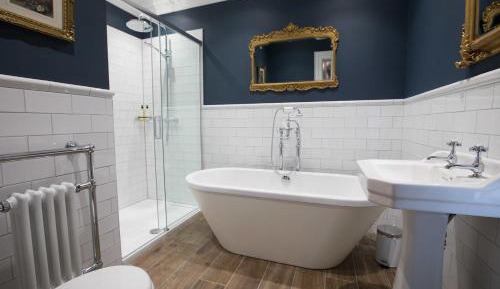 Two Bedroom Luxury Apartment – King & Twin