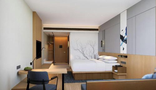 Standard King Room with City View