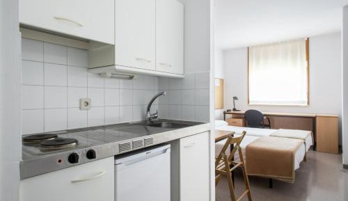 Basic Studio (2 Adults)