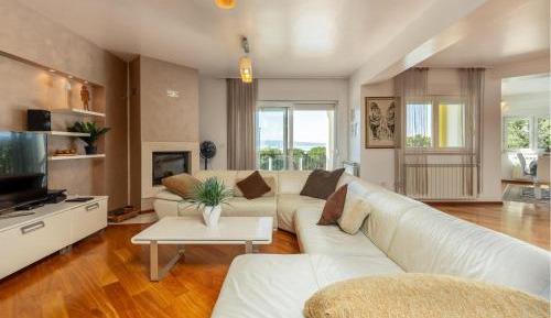 Five-Bedroom Holiday Home