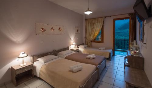 Triple Room with Mountain View