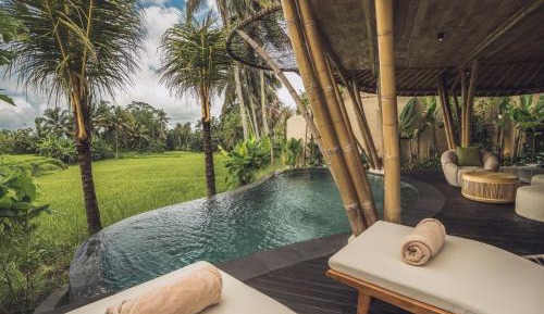 Villa with Garden View