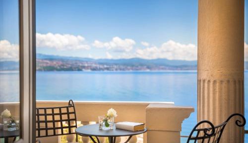 Superior Double Room with Balcony and Sea View