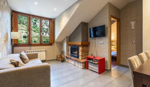 Two-Bedroom Apartment with Mountain View
