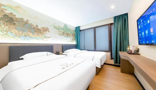 Superior Twin Room with City View