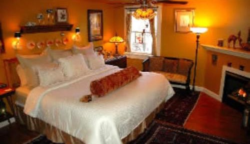 King Bed - Hollywood Room