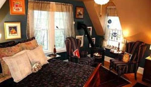Queen Bed - Nieman Marcus Room
