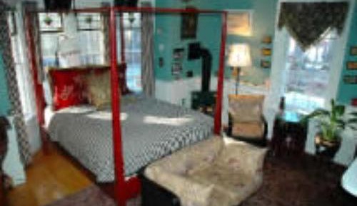 Queen Bed - Paris Room