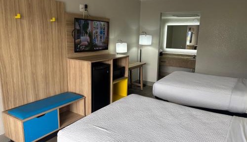 Deluxe Double Room with Two Double Beds - Non-Smoking