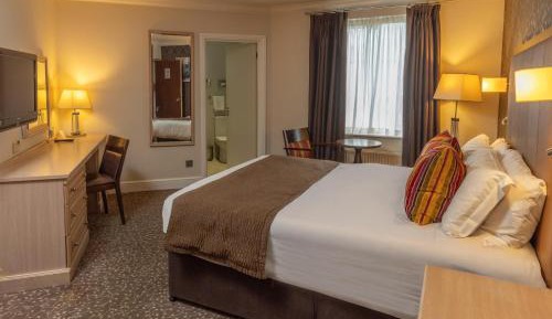 Standard Queen Room