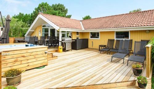 Five-Bedroom Holiday Home