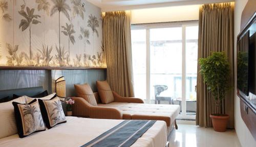 Junior Suite with Pool View