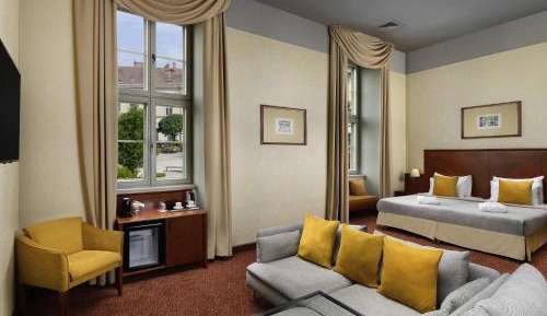 Junior Suite with Two Single Beds and Sofa Bed