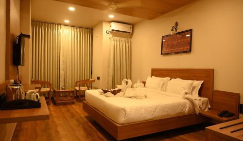 Deluxe Double Room (2 Adults + 1 Child)