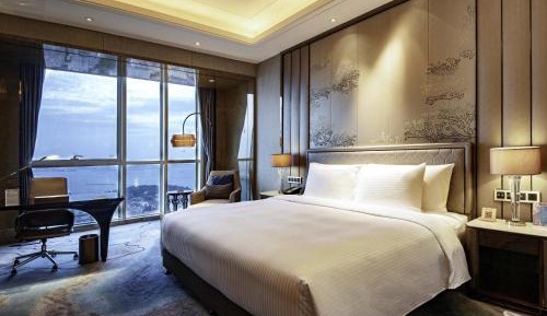 Deluxe King Room with Sea View - High Floor