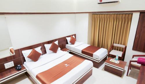 Deluxe Triple Bed Room AC