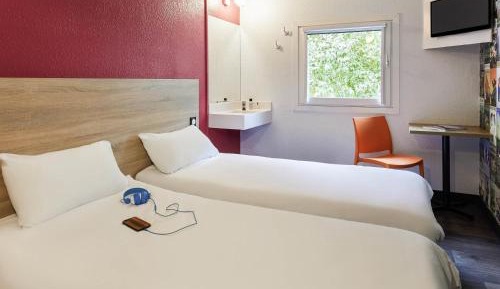 Tandem Room