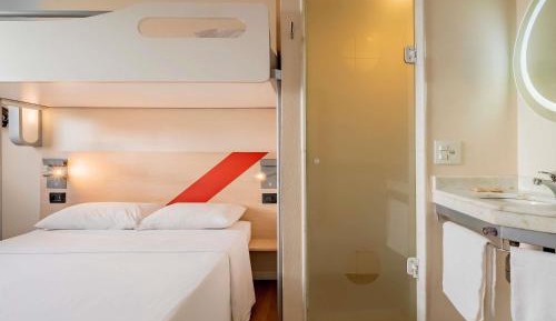 Superior Room with One Double Bed and One Single Bed